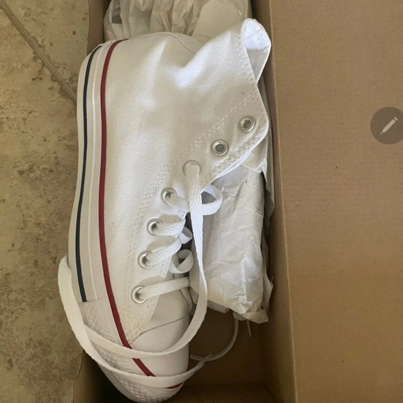 Converse - Picture 2 of 4